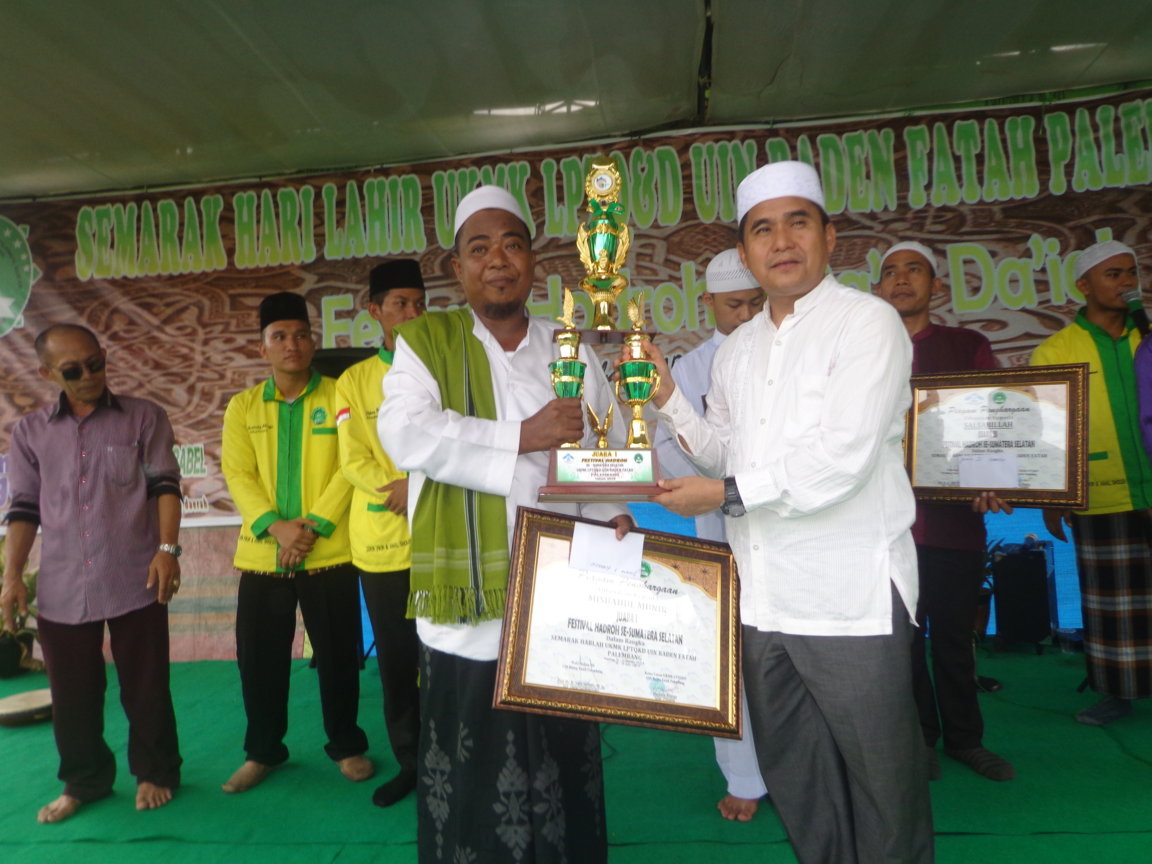 Tim Hadrah Darunur Almusthafa (DNA) Palembang Juara 1